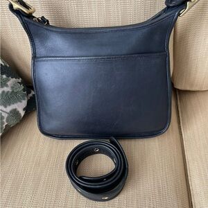 Vintage Coach Navy Legacy Zip #9966 Leather Shoulder Bag with Gold Hardware